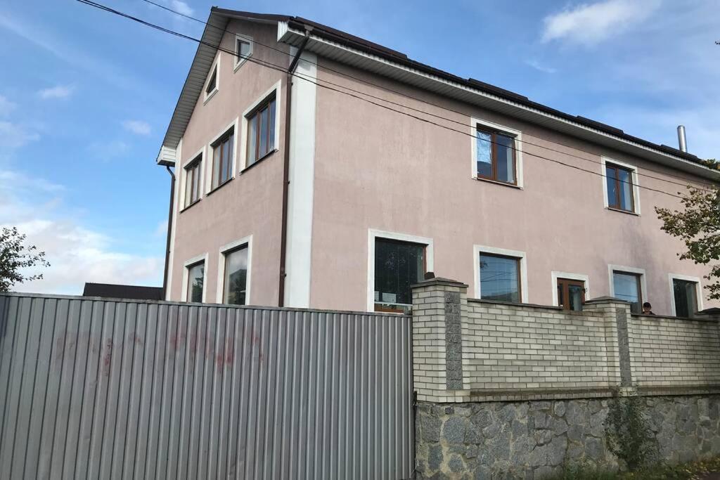 Зручне Помешкання В Центрі Міста Саме Для Вас. Berdychiv Eksteriør bilde